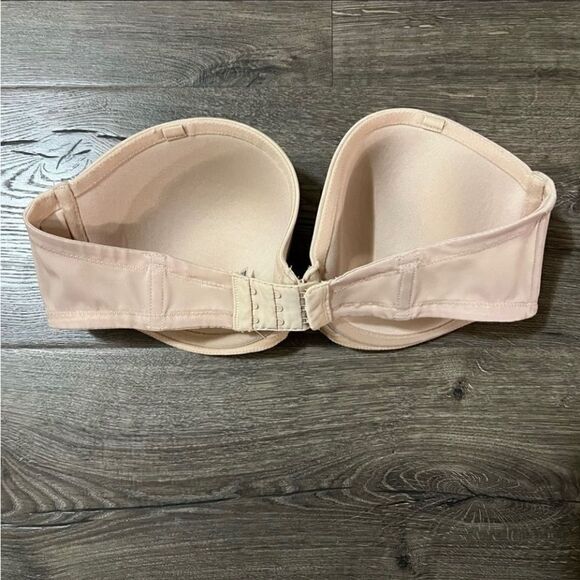 Wacoal Women's Red  Strapless Convertible Bra - Picture 4 of 5